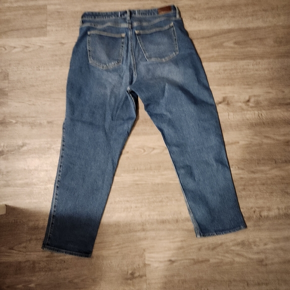 Hollister High-Rise Vintage Straight Jeans - Picture 2 of 4